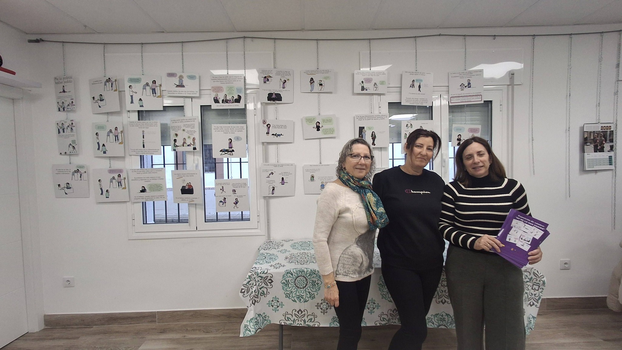 Exposición "No me lo has pedido" preparada por la Asociación de Amas de casa y creada por el Instituto de la Mujer