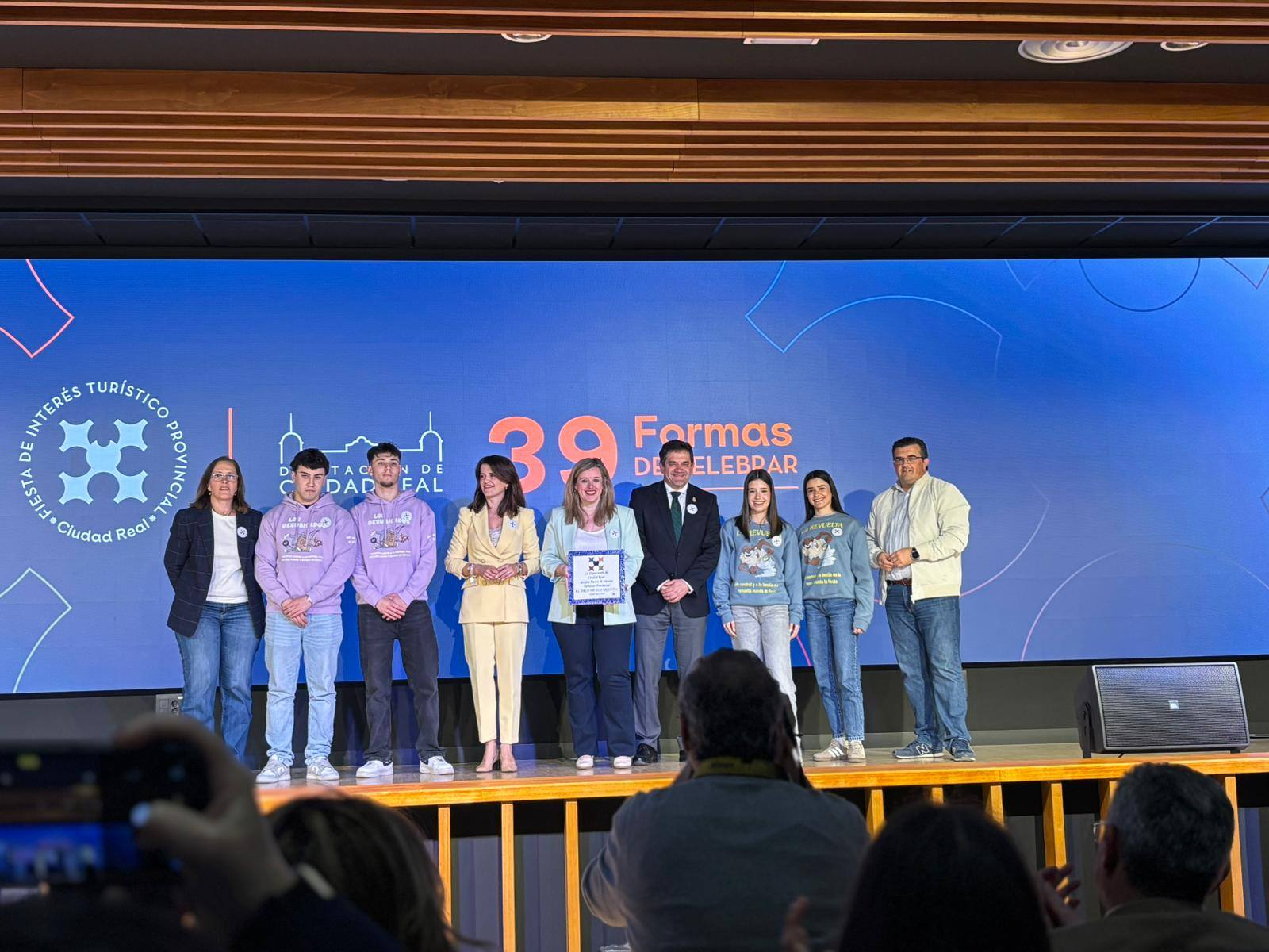 Entrega de la placa de la Pingándome del Arco de los Quintos como fiesta  de interés Turístico Provincial en IFEDI