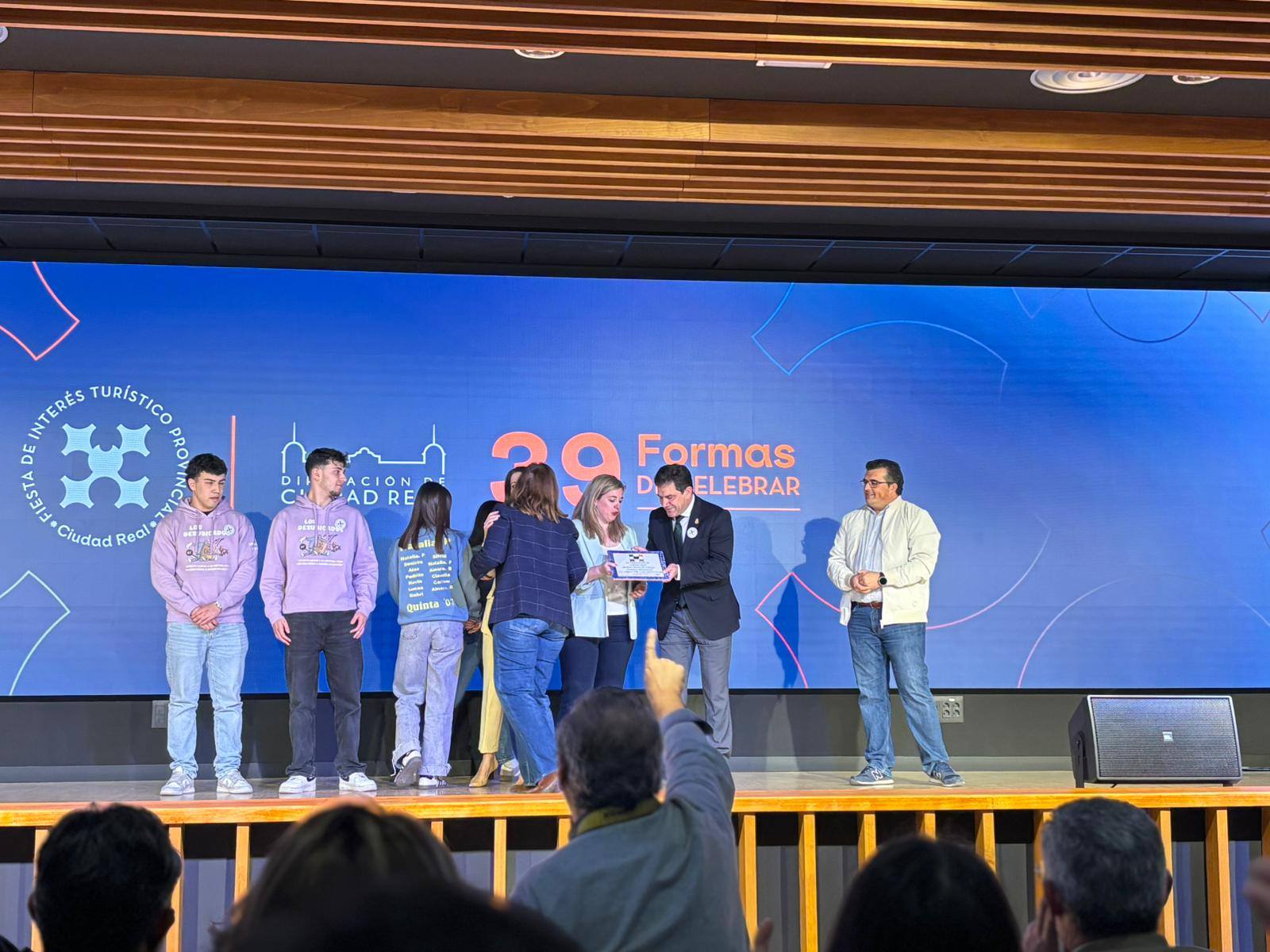 Entrega de la placa de la Pingándome del Arco de los Quintos como fiesta  de interés Turístico Provincial en IFEDI