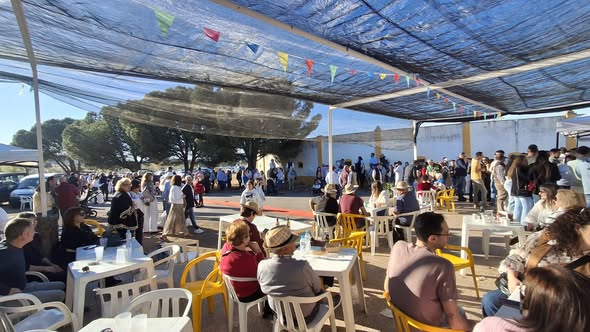 Buenos días, os dejamos algunas imágenes del encuentro rociero ayer incluidos el concurso de tartas y el desfile de trajes de flamenca