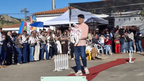 Buenos días, os dejamos algunas imágenes del encuentro rociero ayer incluidos el concurso de tartas y el desfile de trajes de flamenca